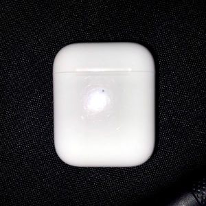 AirPod Series 2 charging case